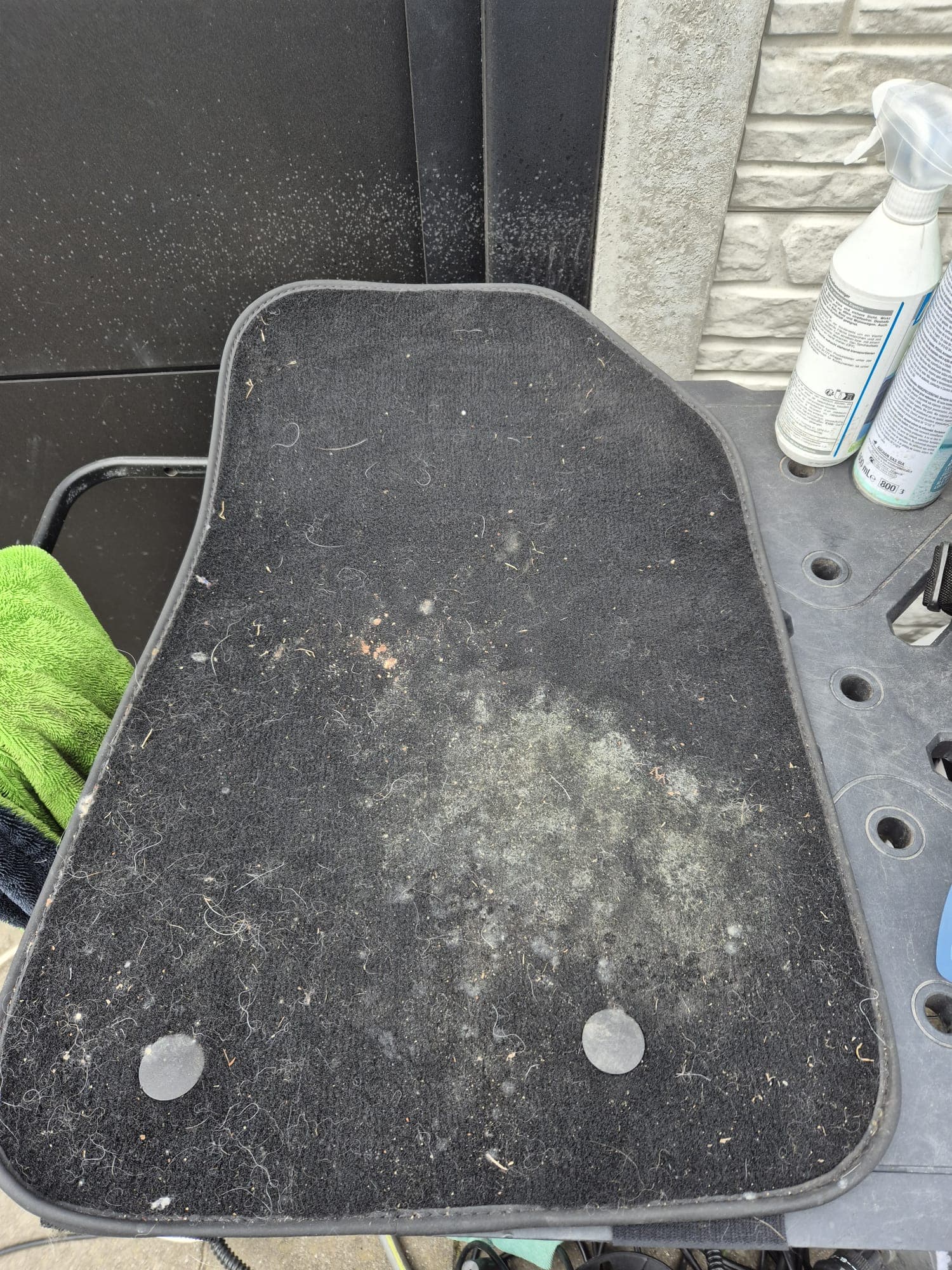 Avant nettoyage intérieur auto Mons Kraken Cleaning, transformation 8