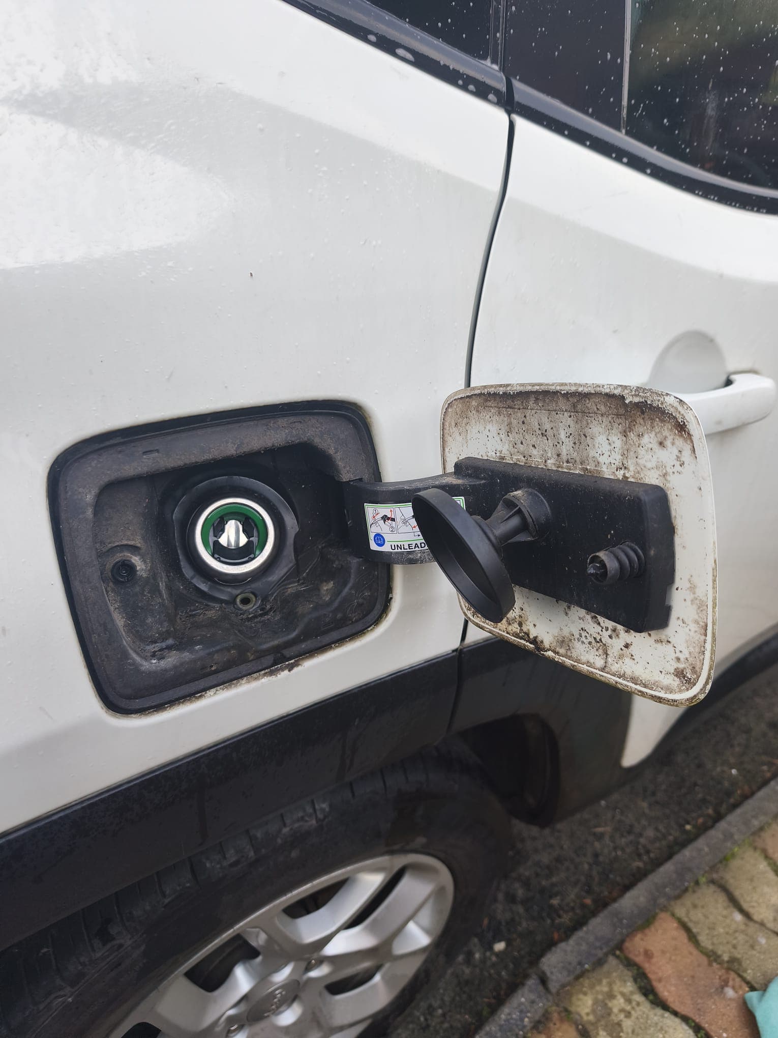 Avant nettoyage véhicule à domicile Borinage Kraken Cleaning, transformation 9