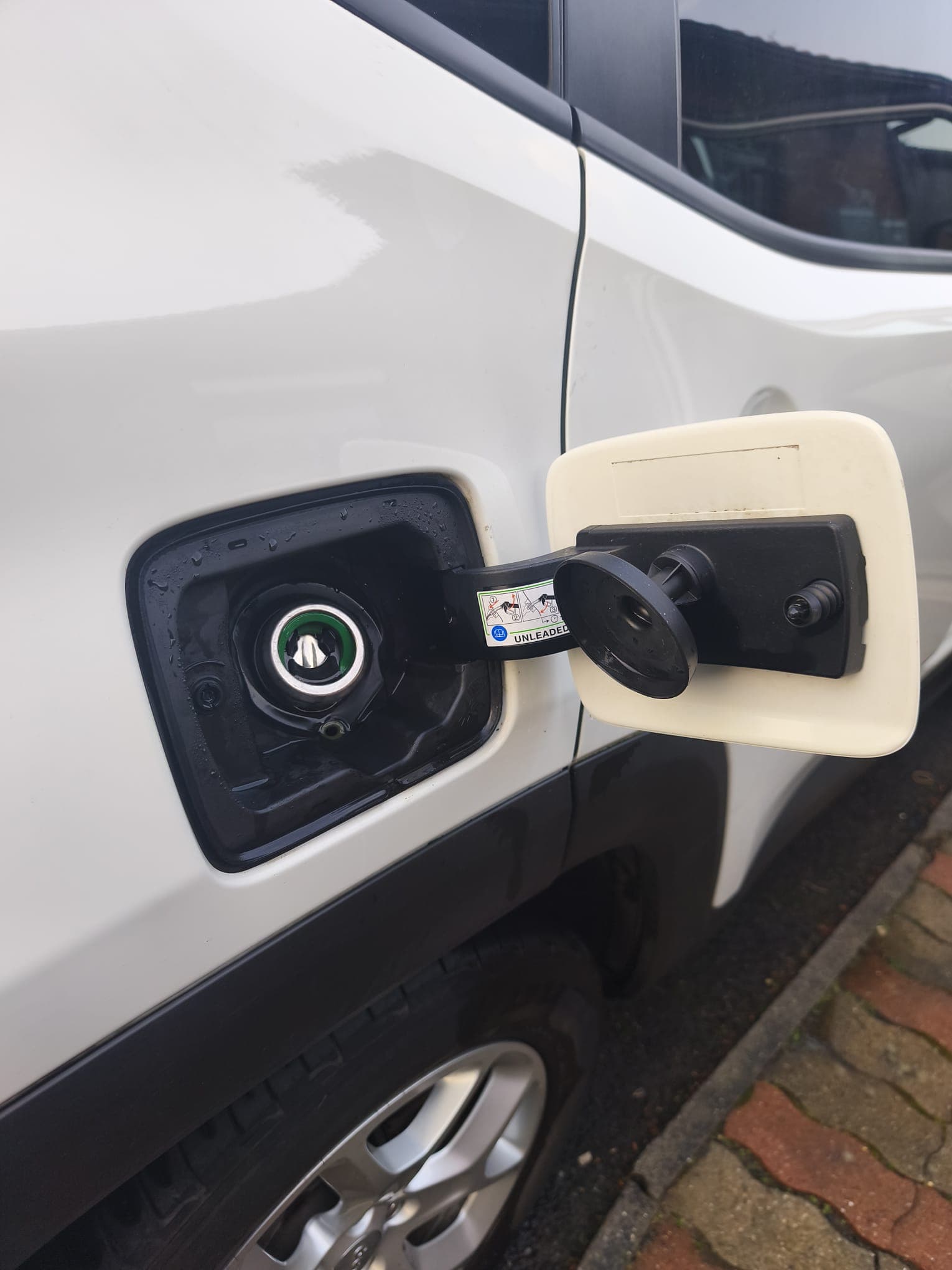 Résultat avant après d'un nettoyage auto Kraken Cleaning dans le Borinage