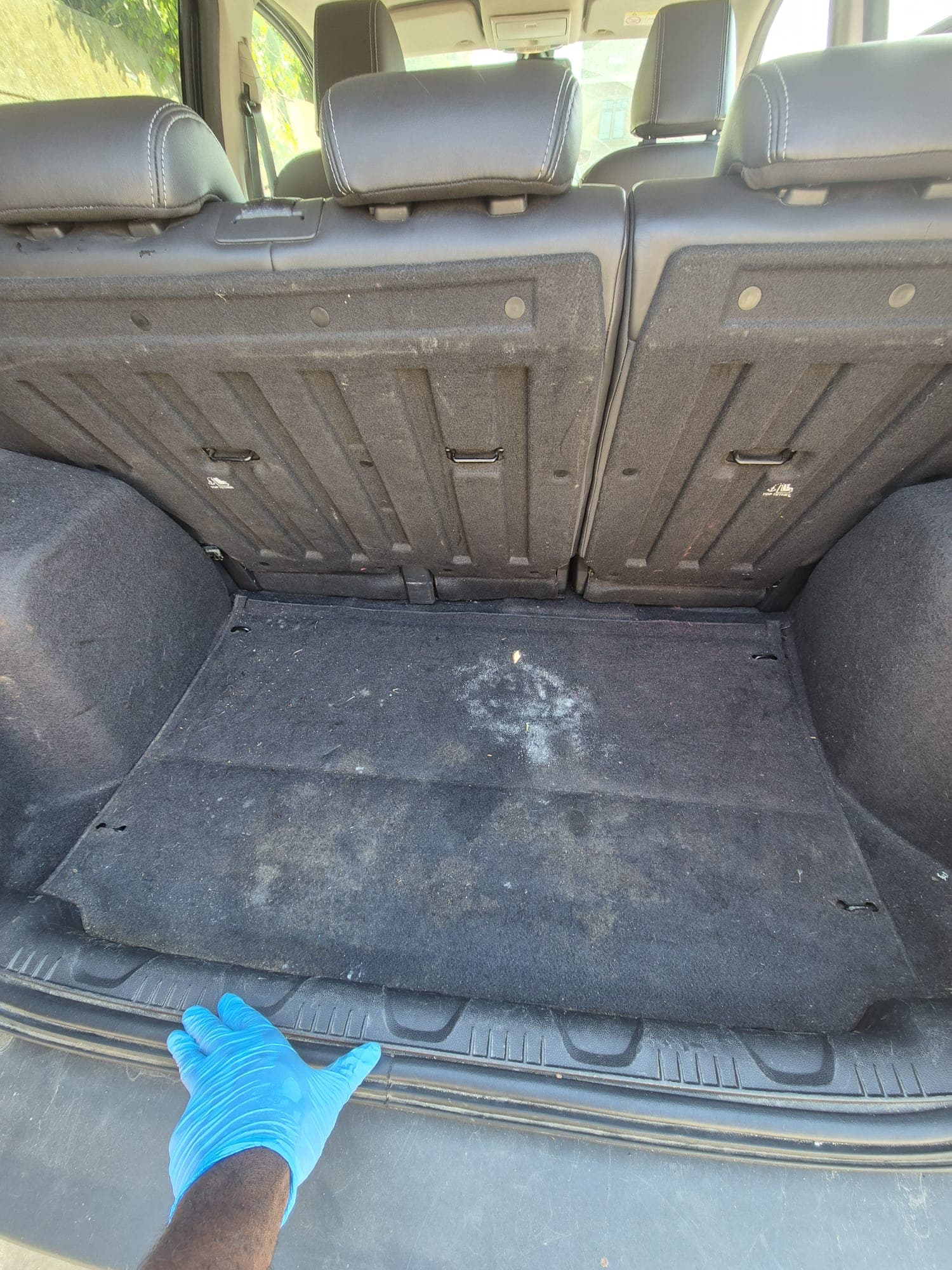Avant nettoyage voiture à domicile Borinage Kraken Cleaning, transformation 12