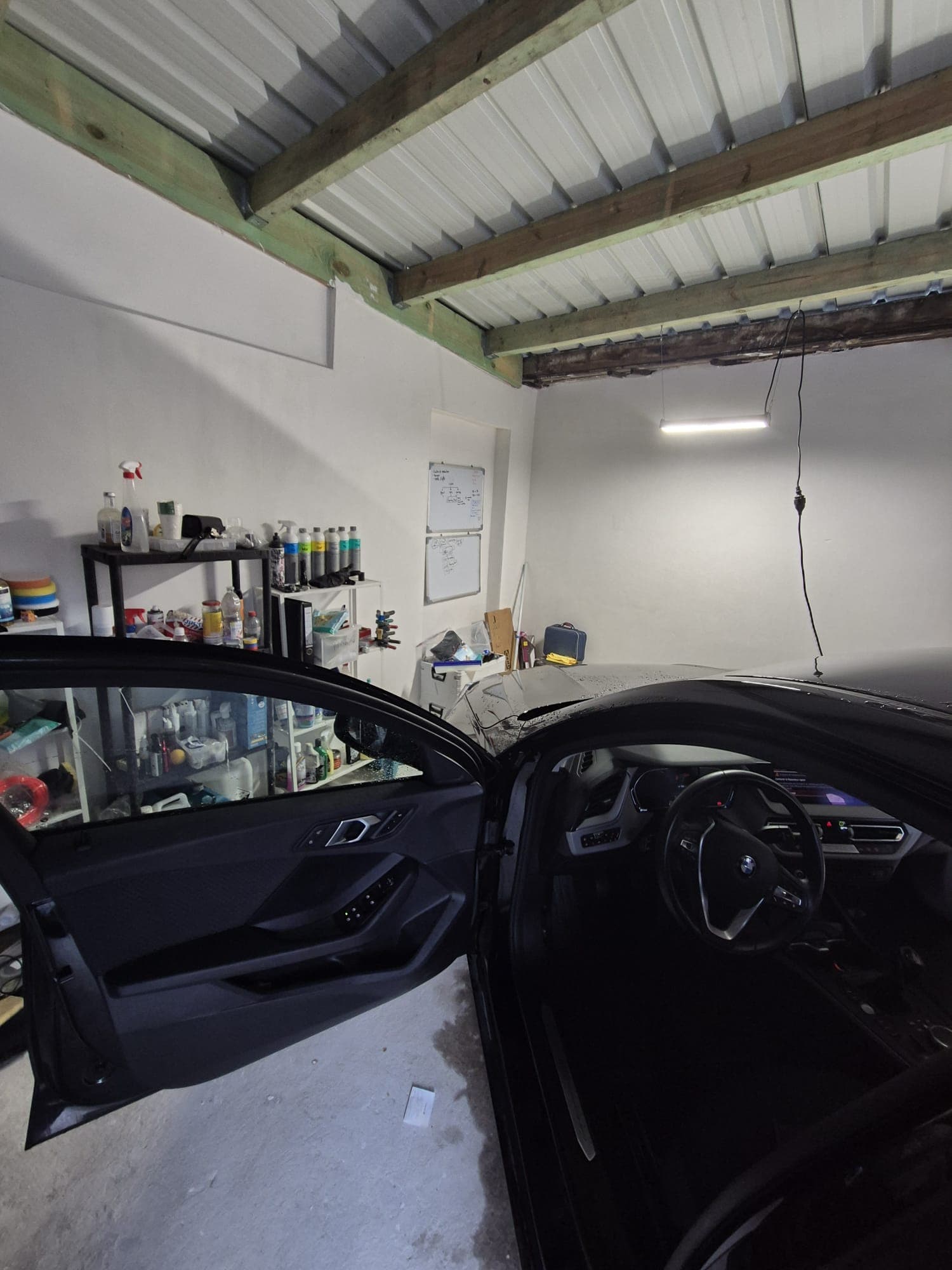 Véhicule pris en charge dans le Kraken Cleaning Lab à Wasmes